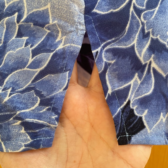 📦 SOLD - NWT. Women’s button down shirt. Size 2X. - Picture 3 of 5